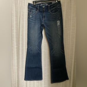 **NEVER WORN WITH TAGS** American Eagle flare jeans-size 8 short